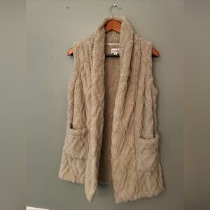 Koolaburra by Ugg Women’s Embossed Sherpa Tan Fleece Vest XS